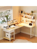 L formiger Eckschreibtisch 135 x 90 cm in Weiss mit Regal Lochwand Steckdosen USB Anschluss und Stauraum